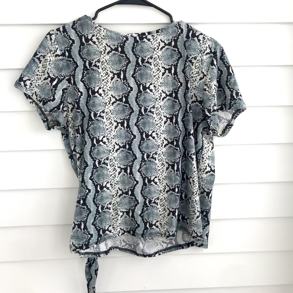 Snakeskin V-Cut Top - Picture 2 of 2